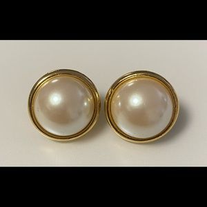 Vintage Marvella Faux Pearl Clip Earring